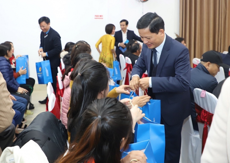 CĐN Công Thương Hà Tĩnh: Chương trình “Tết sum vầy – Xuân chia sẻ” năm 2024 mang đến nhiều niềm vui, tình cảm ấm áp cho đoàn viên, người lao động.